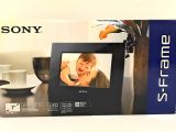 Sony PDF-D710 7" inçlik bir dijital fotoğraf çerçevesi